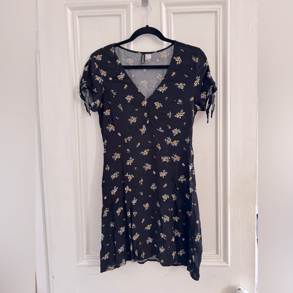 H&M Black Tie Sleeve V-Neck Mini Dress